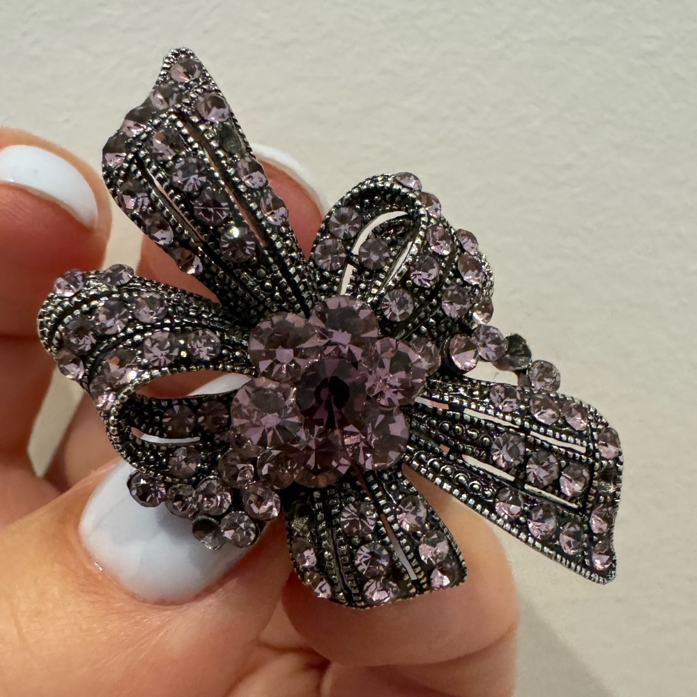 Beautiful Bow Brooch EC